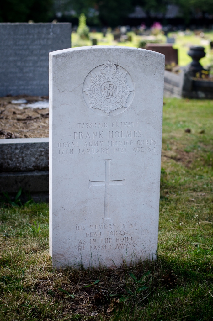 Headstone of Private Frank Holmes who deid in the first world war